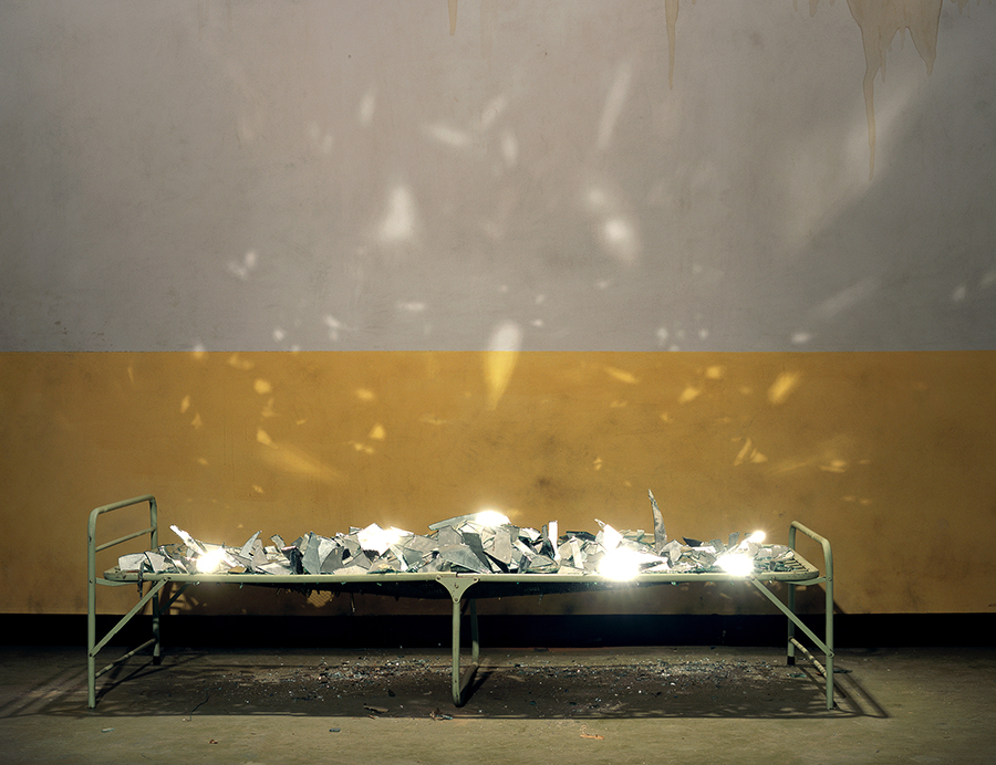 Light of Folding Bed_100cmx130cm_ Archival Inkjet Print_2009.jpg