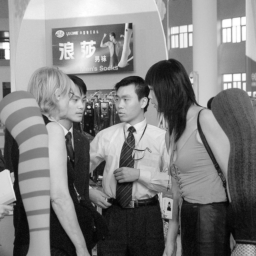 016#义乌首家获驰名商标-浪莎袜业拍于2003年浪莎袜业展区20030219-26.jpg