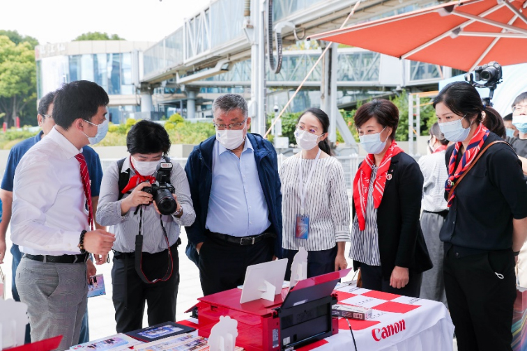 【新闻稿】科技赋能，佳能影像公益助力绘就缤纷青春267 拷贝.jpg