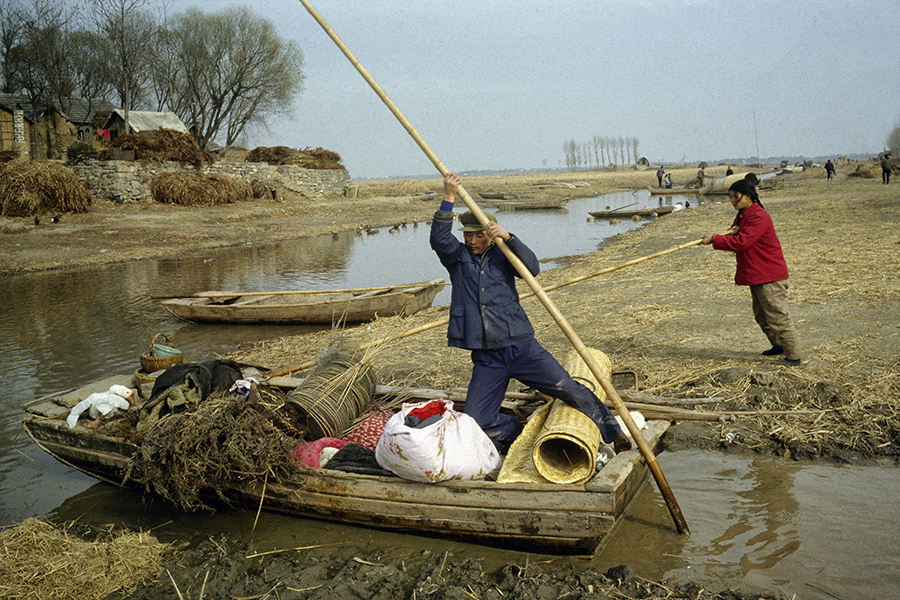 山东省 微山县 串亲戚的渔家（1982年）.jpg