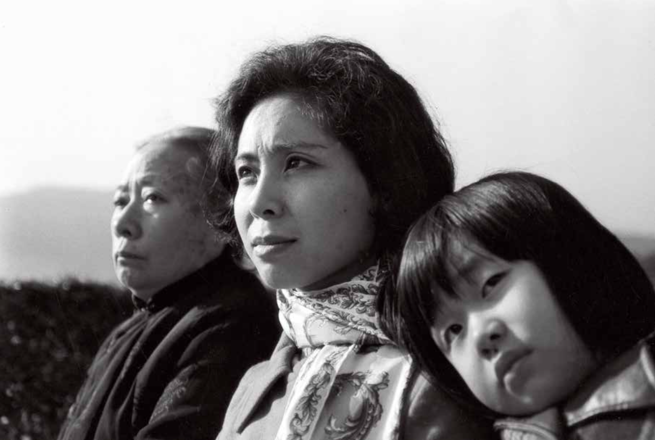 2 三代 母亲、妻子和女儿， 1971 年 庄灵 2019年12期.png