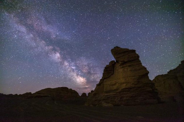 【新闻稿】记录星空 解密星语 佳能与新华社中国图片社共同见证“点亮中国星空地图”哈密站活动1408 拷贝.jpg