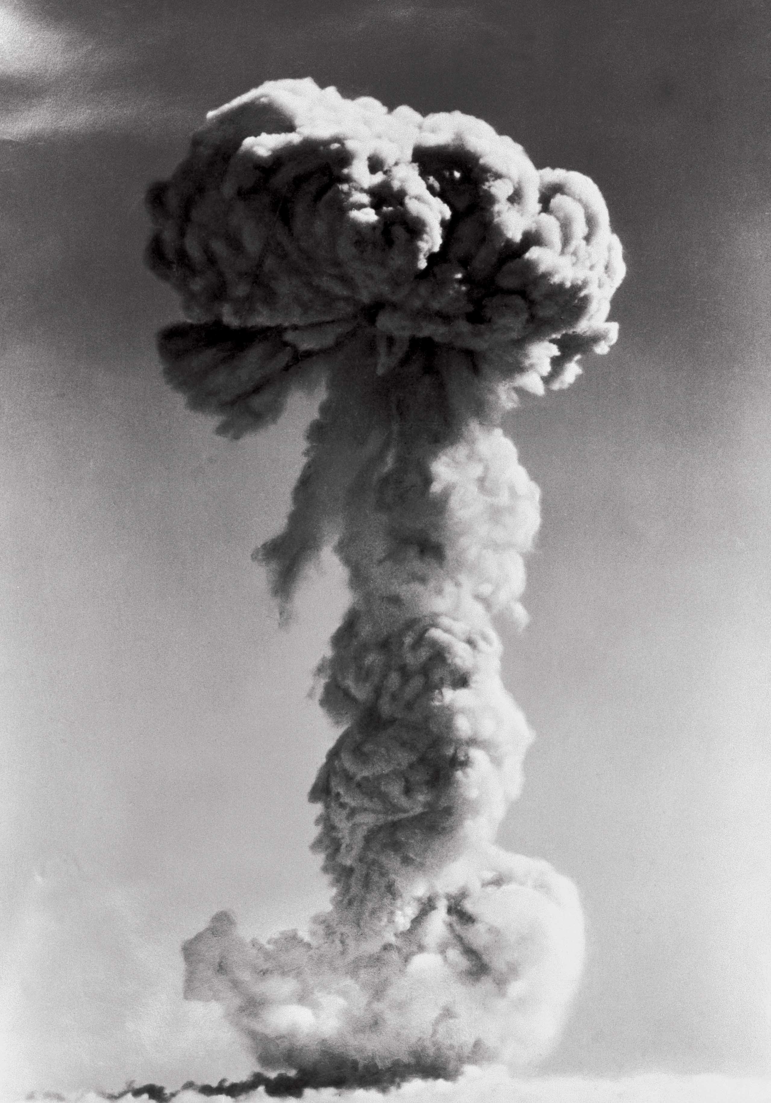 8－1965－我国第一颗原子弹爆炸成功007261解均.jpg