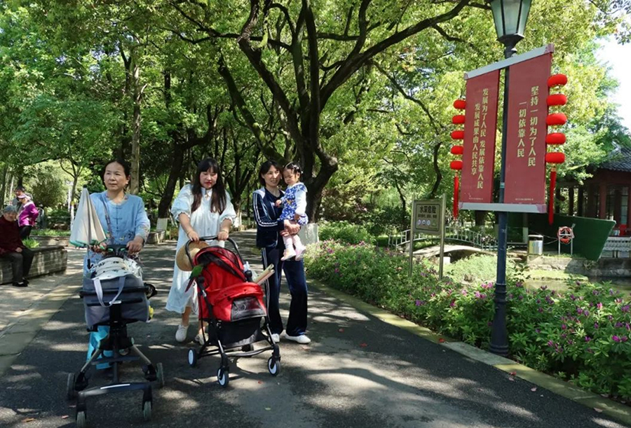 作为新中国第一代女摄影师14072 拷贝.jpg