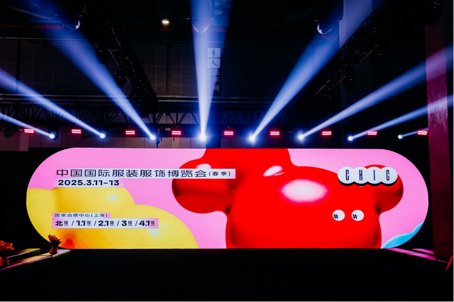 【案例稿】电影机讯道化直播的新应用，“佳直播PRO”电影机讯道化直播解决方案打造秀场视听新风尚156 拷贝.jpg