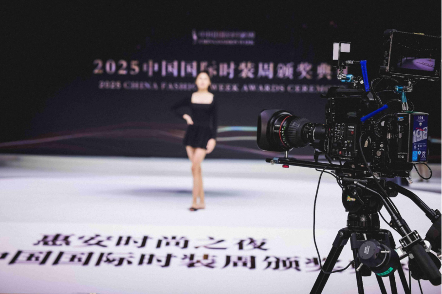 【案例稿】高质感与高效率并行：佳直播PRO助力中国国际时装周闭幕大秀圆满收官1509 拷贝.jpg