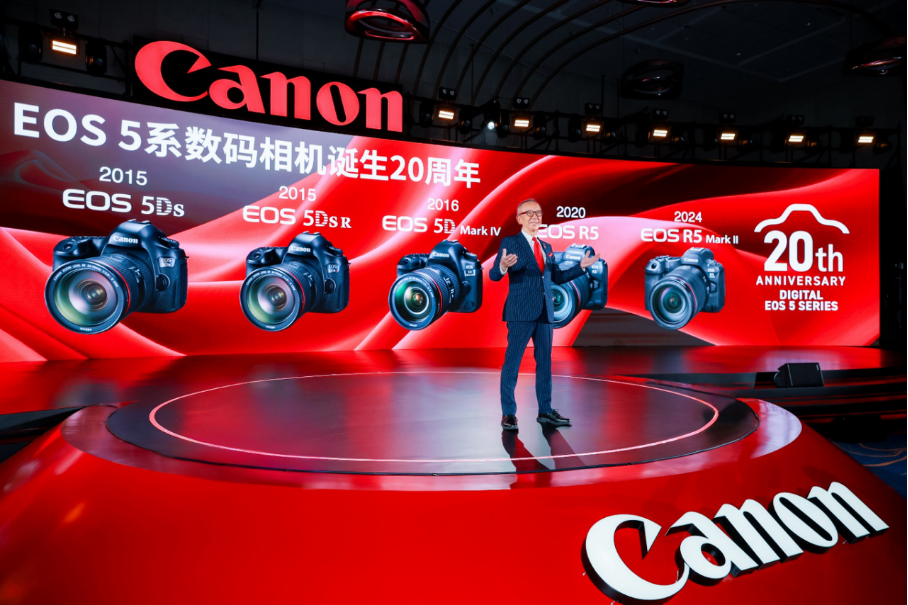 20251110_1762745736427998.jpg 【新闻稿】廿年辉煌历程,5系传奇不止 2025佳能影像嘉年华之佳能EOS 5系数码相机20周年创作者大会在沪举办634 拷贝.jpg