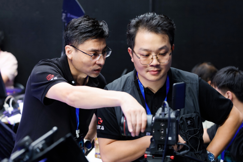 【案例稿】佳能EOS C50 团播首秀惊艳无忧之夜，明星感直播助推流量破百亿1669 拷贝.jpg